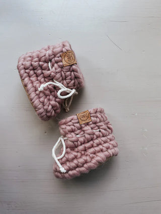 Pantoufles crochetées bottines (NB-18 Mois) Pivoine