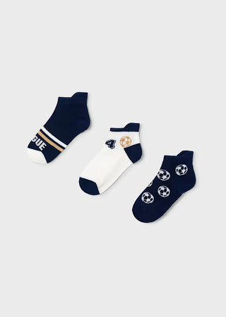 3 pairs of socks